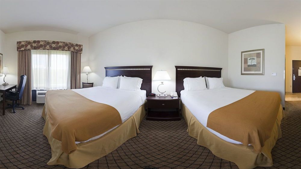 Holiday Inn Express Hotel & Suites Mcpherson, An Ihg Hotel Exteriér fotografie