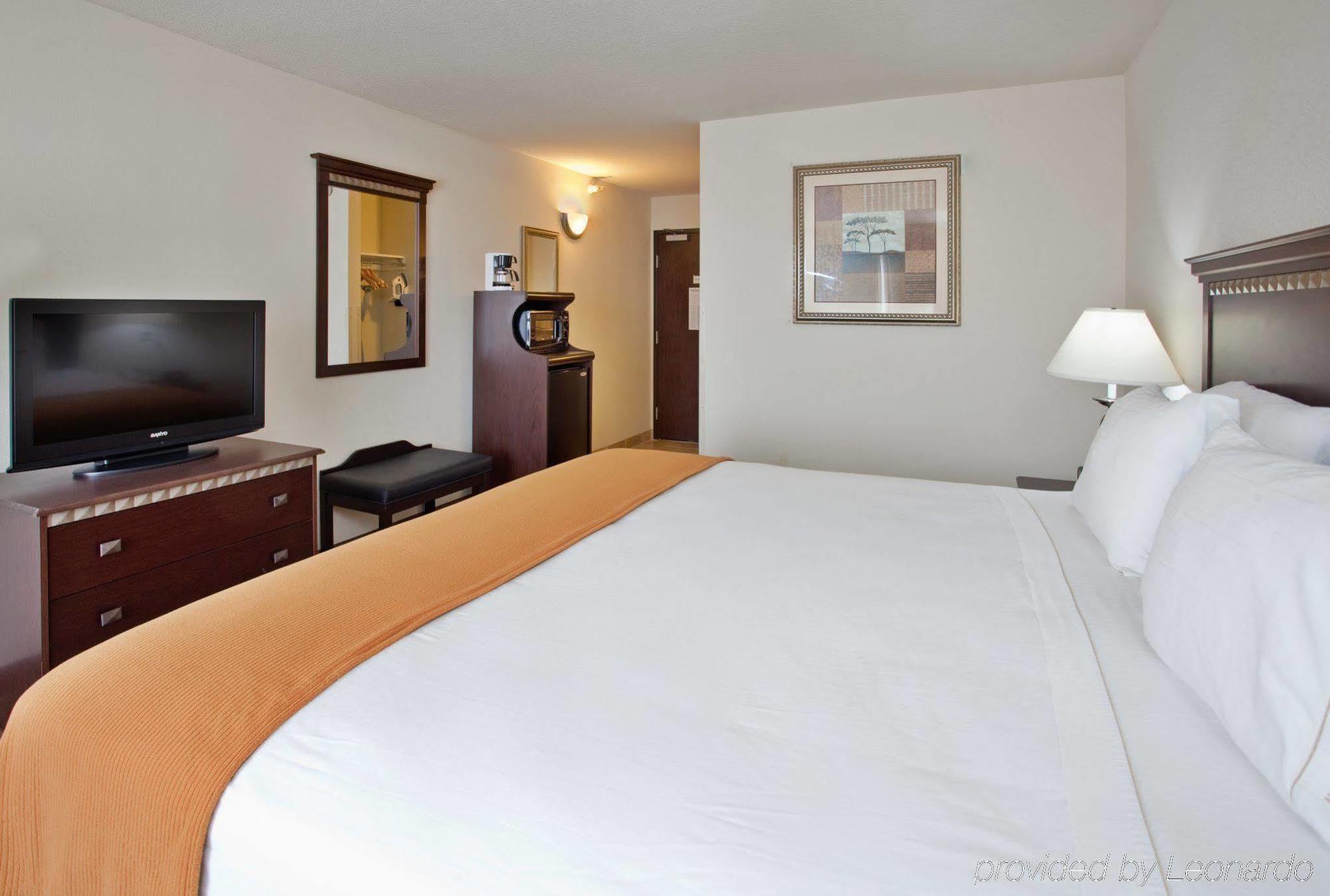 Holiday Inn Express Hotel & Suites Mcpherson, An Ihg Hotel Exteriér fotografie